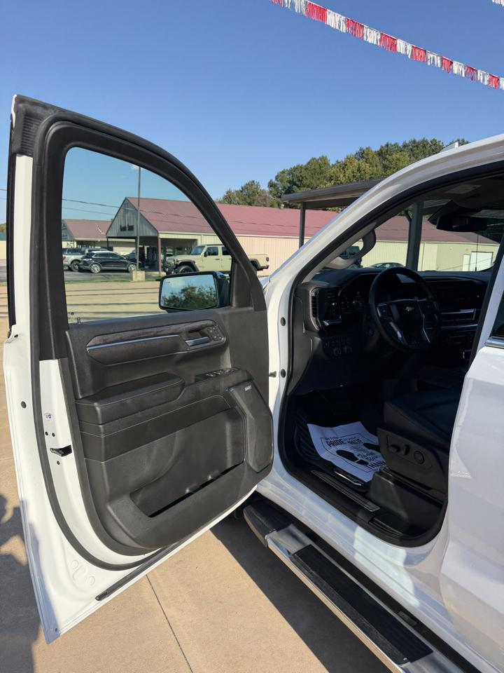 Chevrolet Silverado 1500 LTZ Crew Cab 4WD 2023