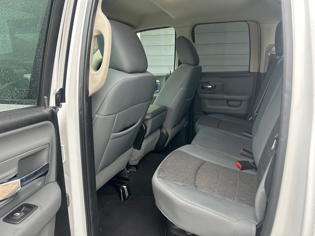 RAM 1500 Lone Star 4x2 Quad Cab 6'4" Box 2014