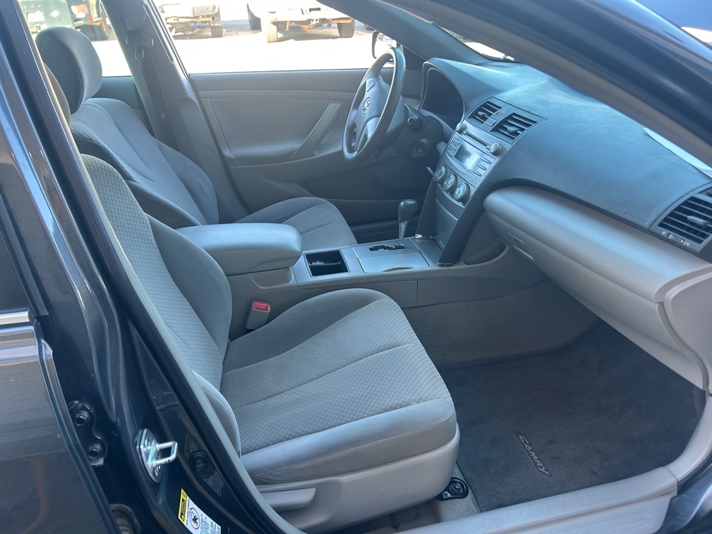 Toyota Camry LE 5-Spd AT 2009