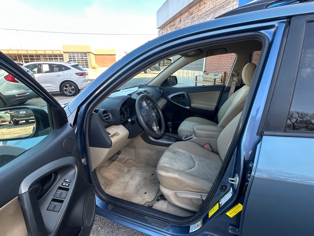 Toyota RAV4 Base I4 2WD 2009