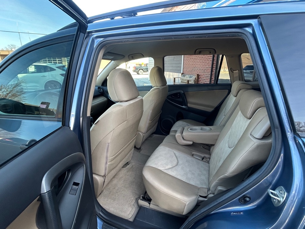 Toyota RAV4 Base I4 2WD 2009