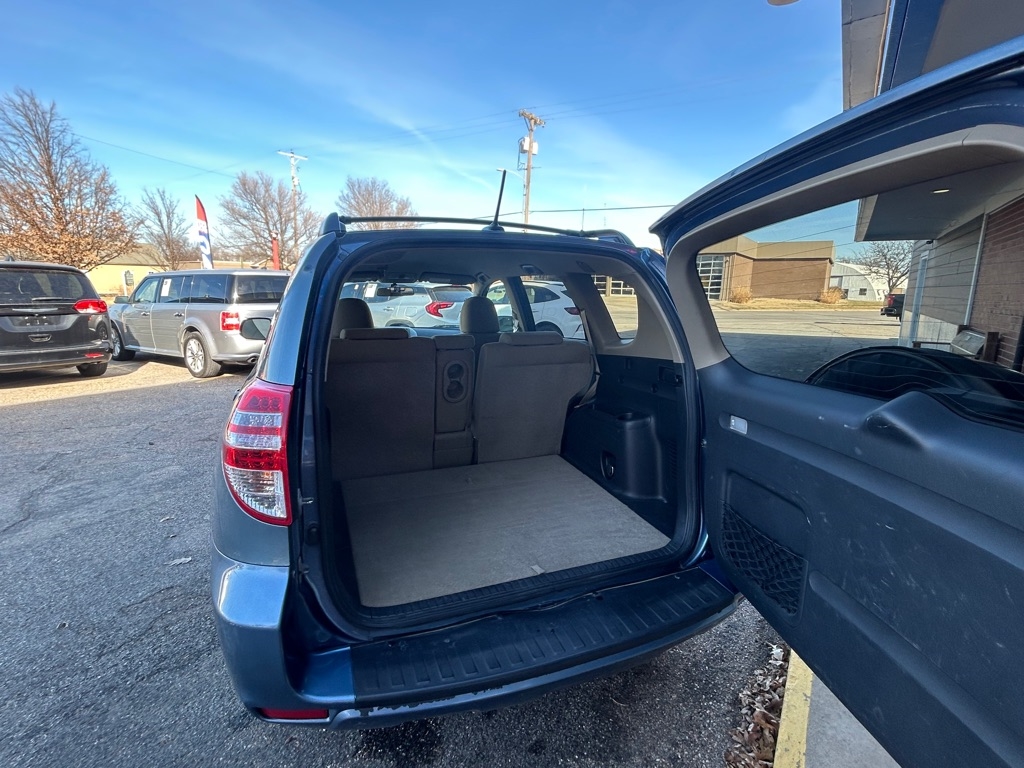 Toyota RAV4 Base I4 2WD 2009