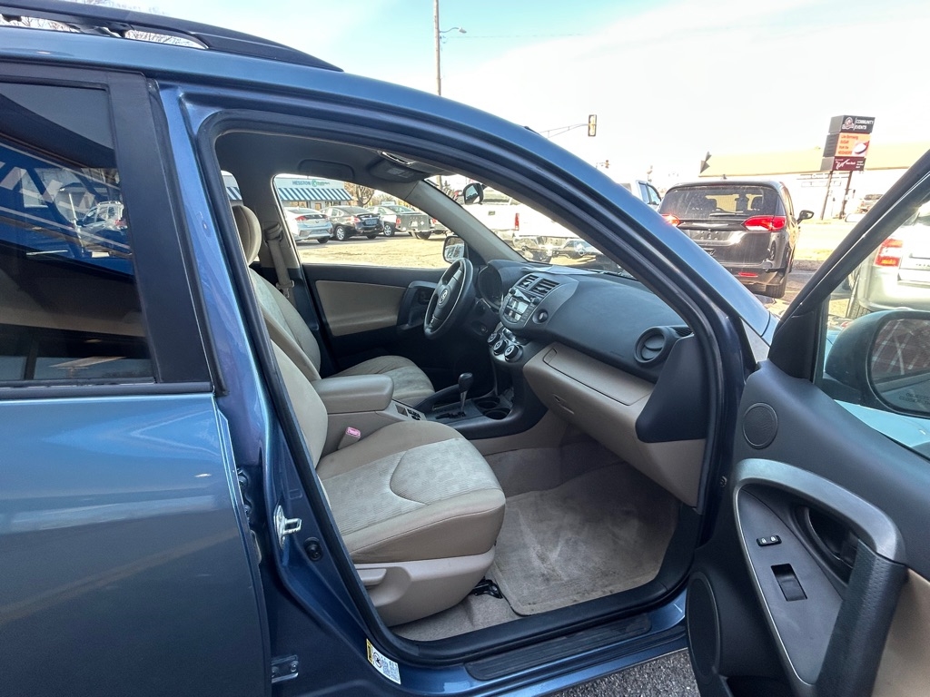 Toyota RAV4 Base I4 2WD 2009