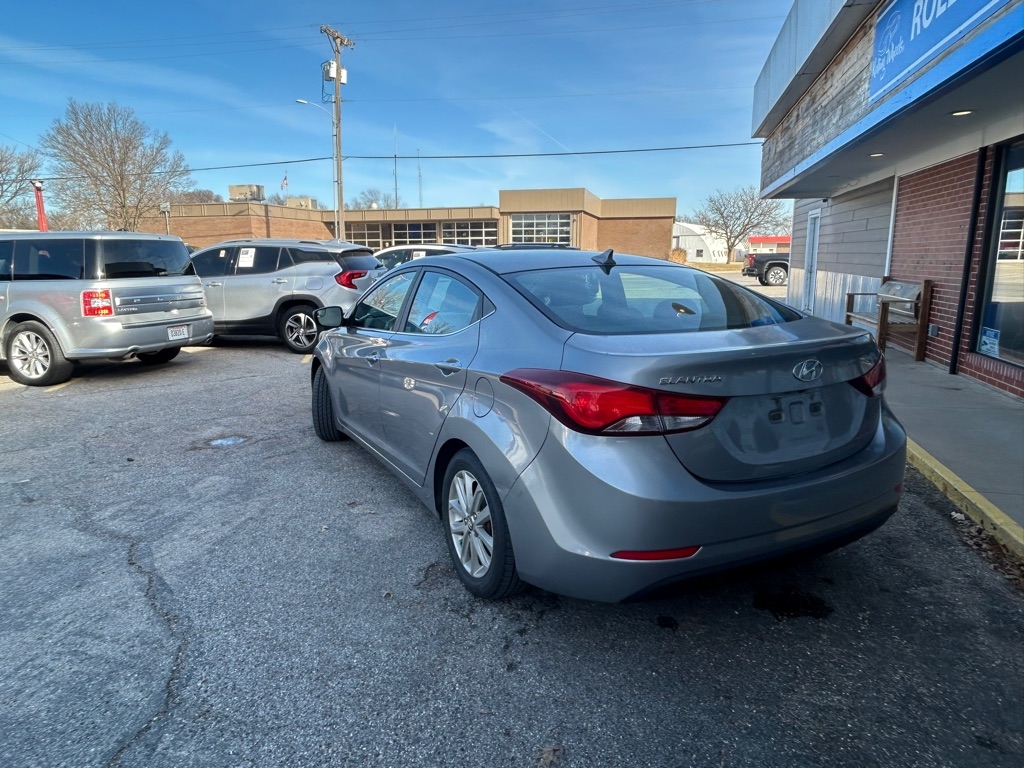 Hyundai Elantra SE 6AT 2015