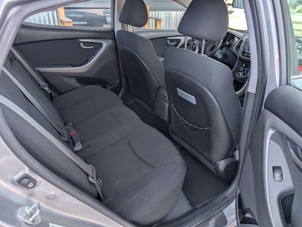 Hyundai Elantra SE 6AT 2015