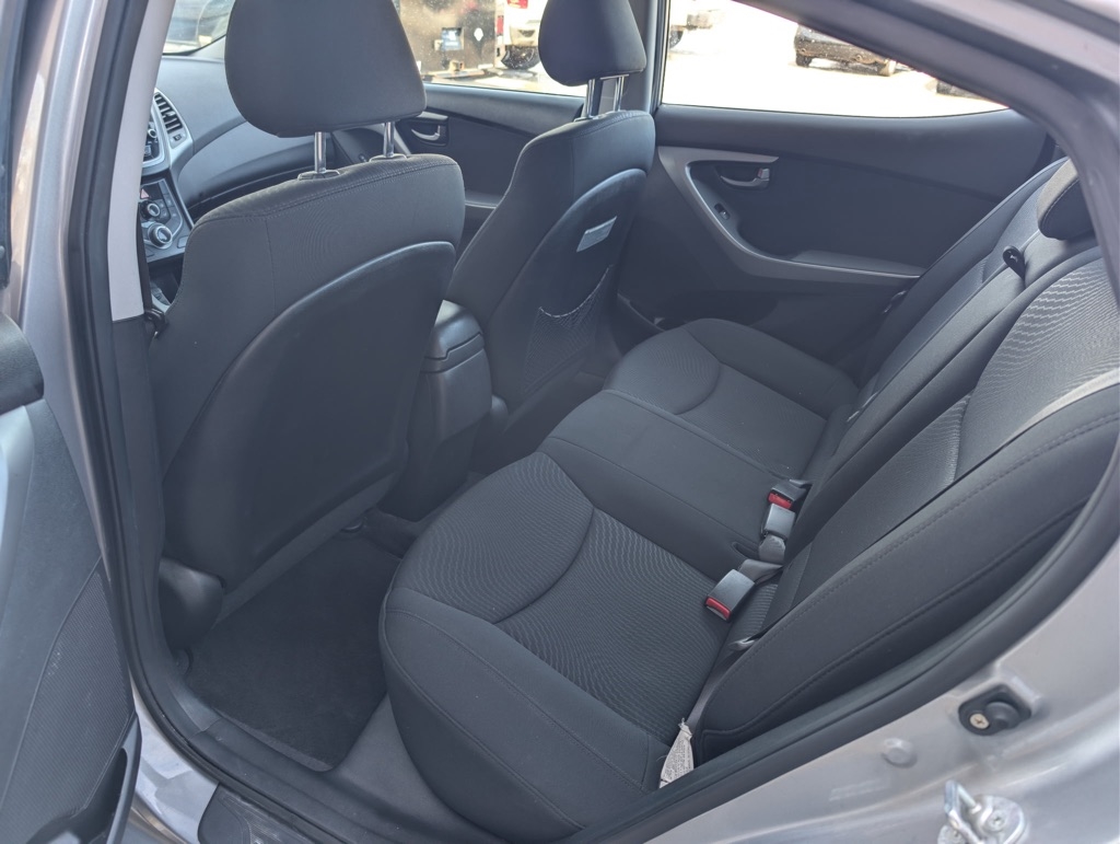 Hyundai Elantra SE 6AT 2015