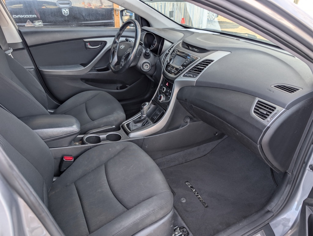 Hyundai Elantra SE 6AT 2015