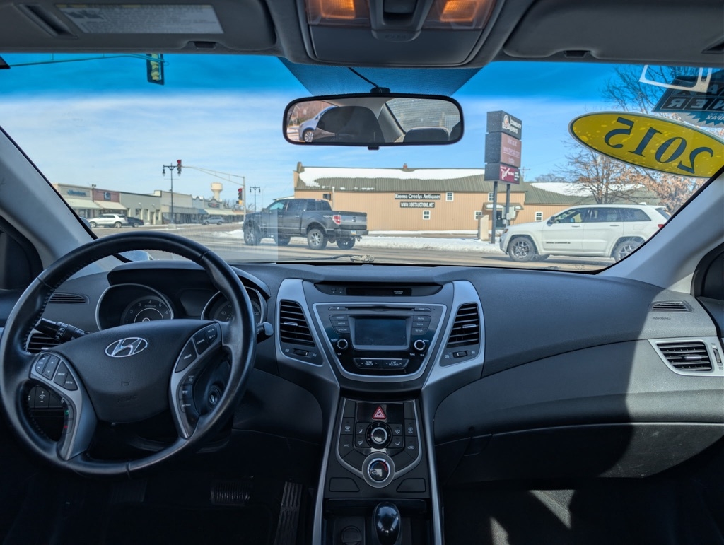 Hyundai Elantra SE 6AT 2015