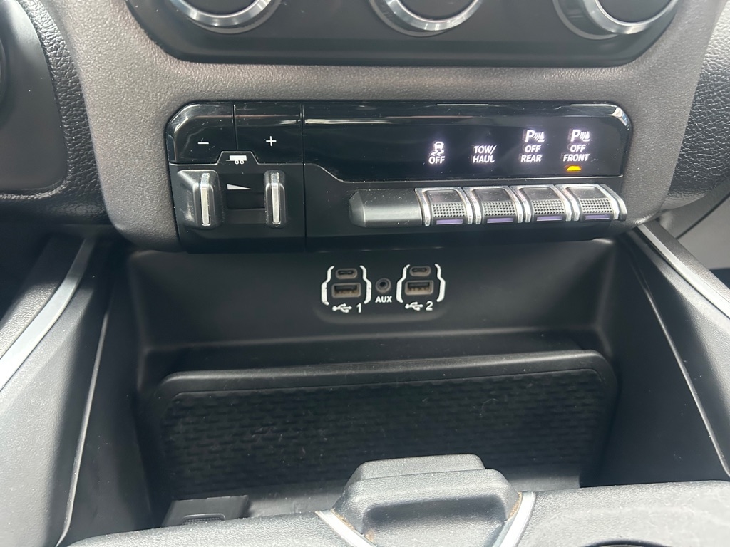 RAM 2500 Big Horn 4x4 Crew Cab 6'4" Box 2021