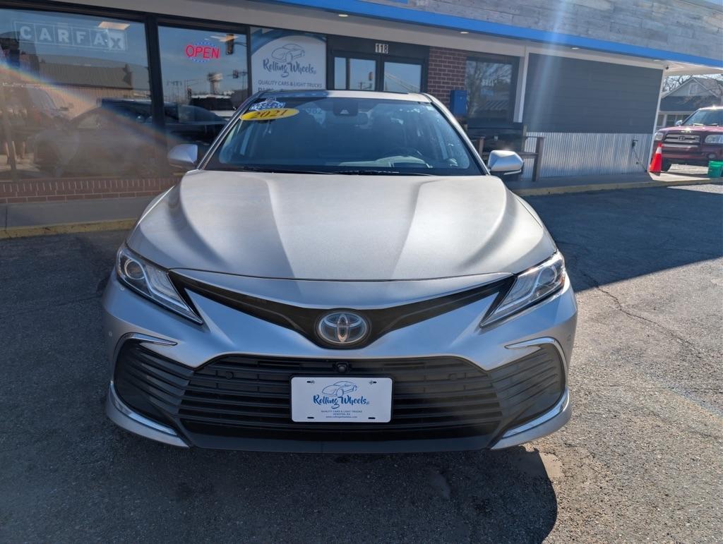 Toyota Camry Hybrid XLE 2021