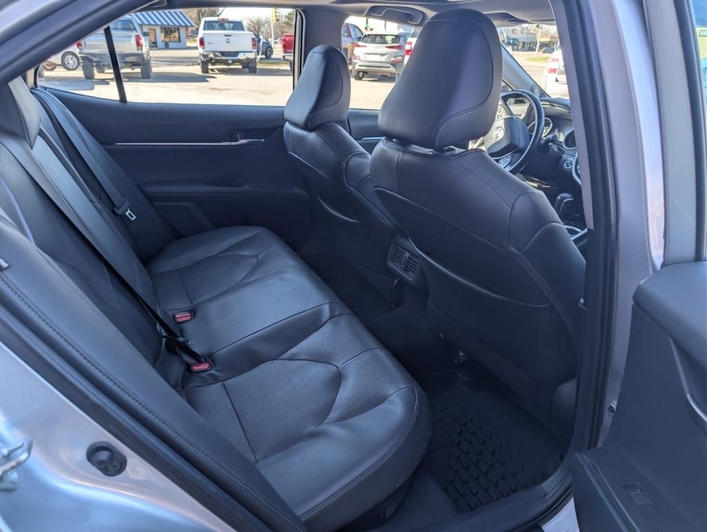 Toyota Camry Hybrid XLE 2021