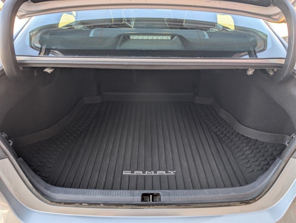 Toyota Camry Hybrid XLE 2021