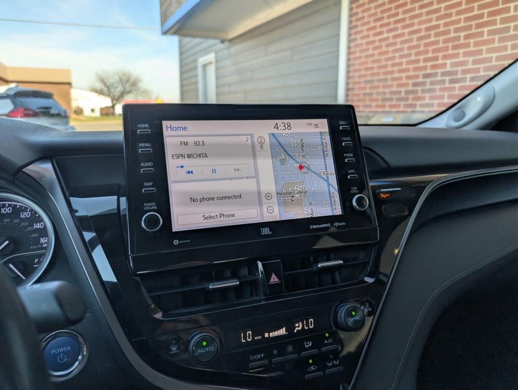 Toyota Camry Hybrid XLE 2021