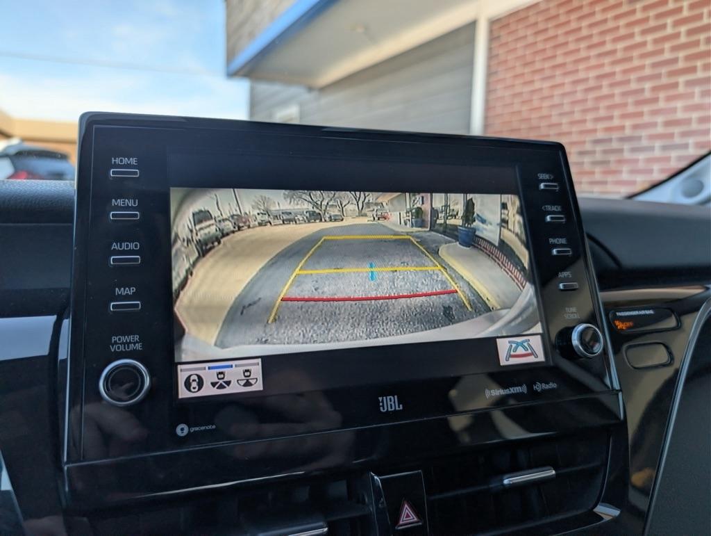 Toyota Camry Hybrid XLE 2021