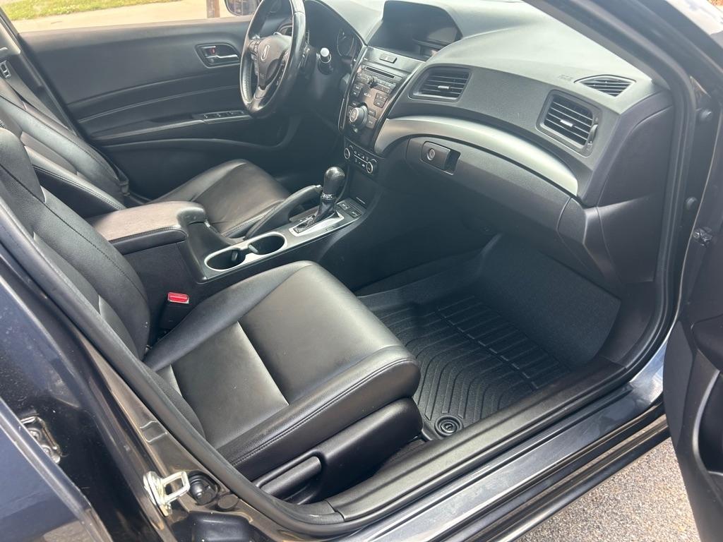 Acura ILX 8-Spd AT 2016