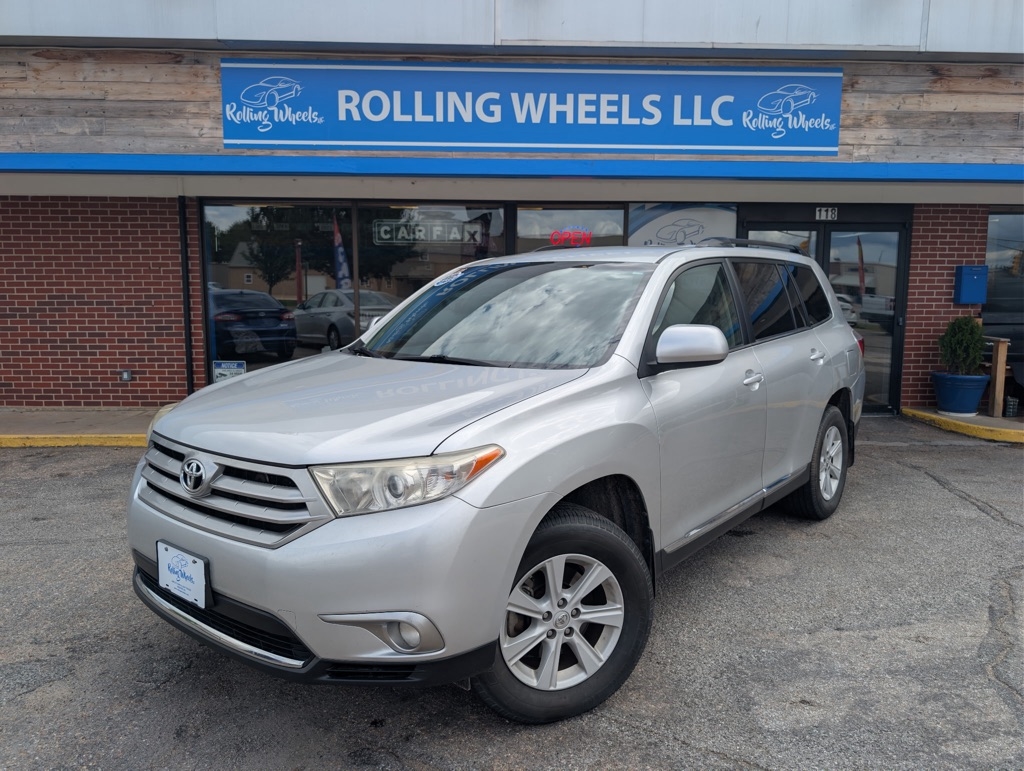 2013 Toyota Highlander V6 4WD with Third Row Seat