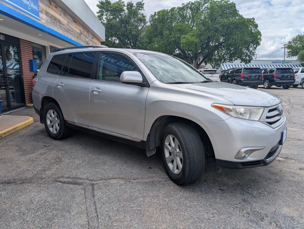 Toyota Highlander V6 4WD with Third Row Seat 2013