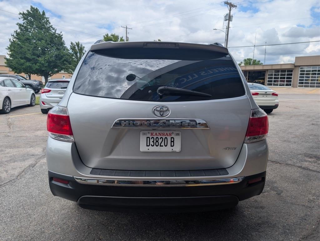 Toyota Highlander V6 4WD with Third Row Seat 2013