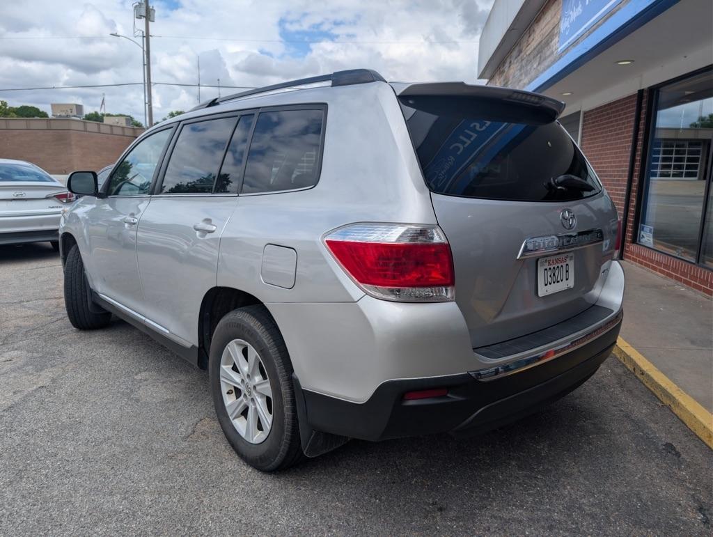 Toyota Highlander V6 4WD with Third Row Seat 2013