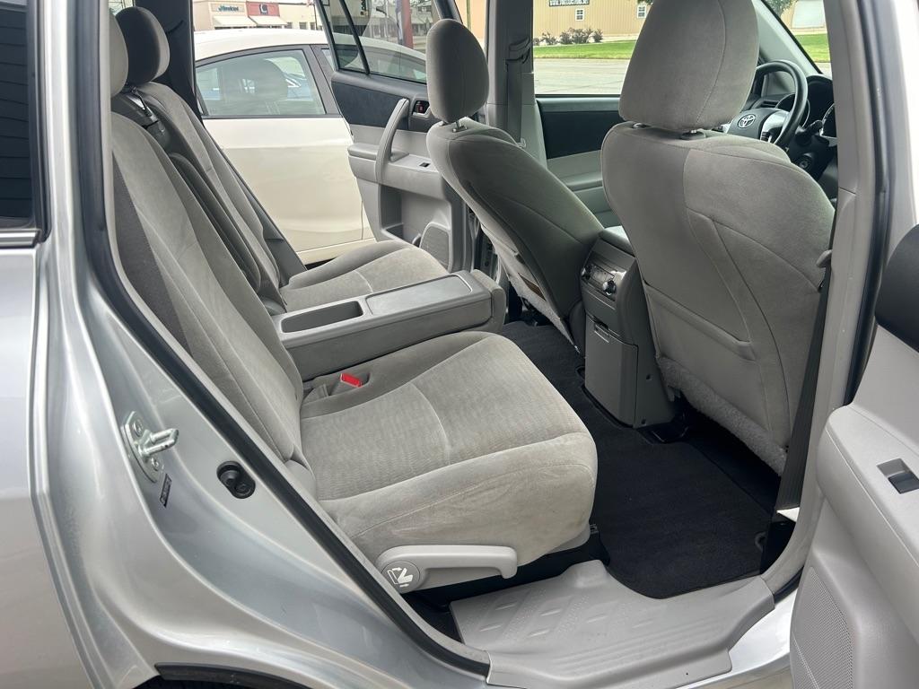 Toyota Highlander V6 4WD with Third Row Seat 2013