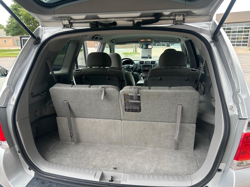 Toyota Highlander V6 4WD with Third Row Seat 2013