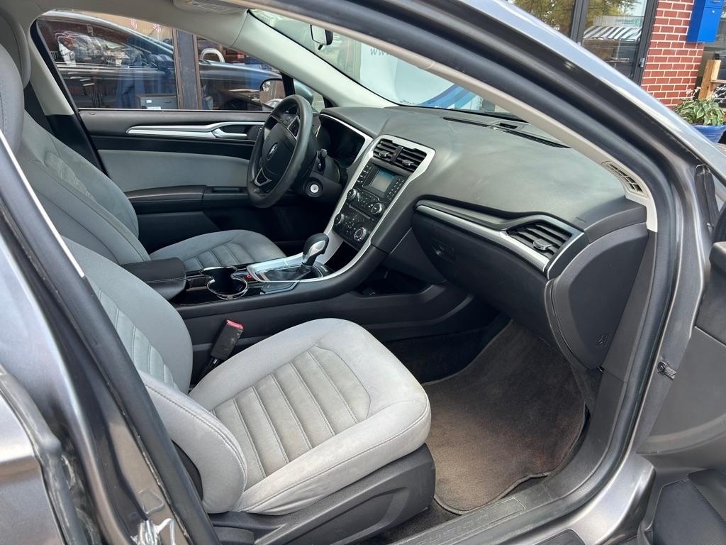 Ford Fusion S 2014