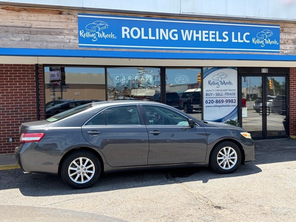 Toyota Camry LE 6-Spd AT 2011