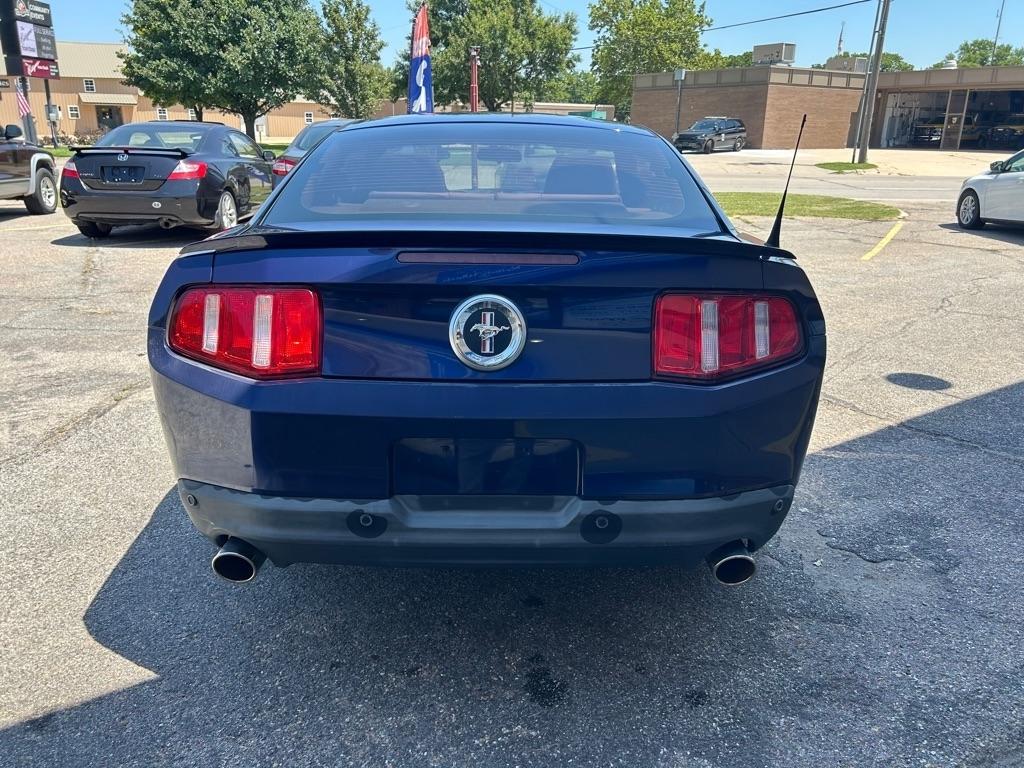 Ford Mustang V6 Coupe 2012