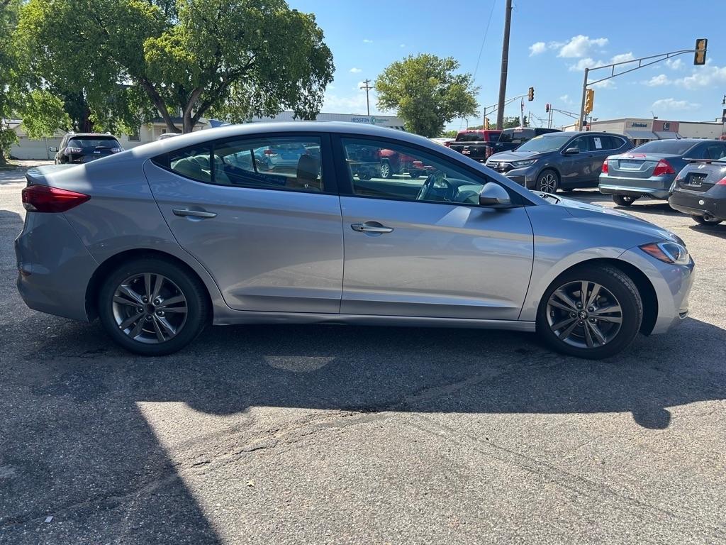 Hyundai Elantra Value Edition 6A 2017