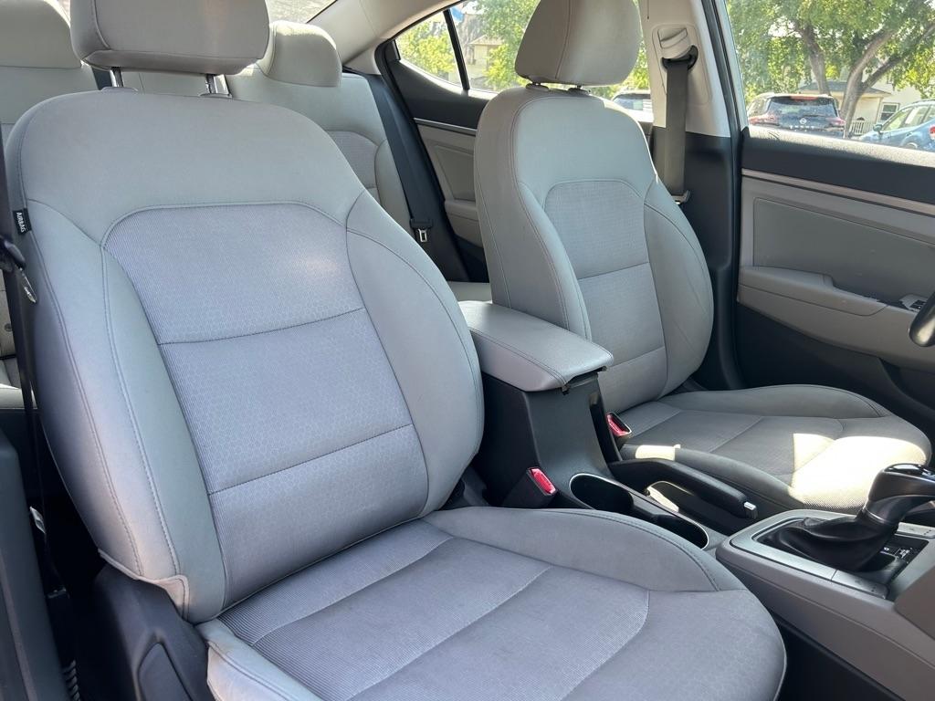 Hyundai Elantra Value Edition 6A 2017