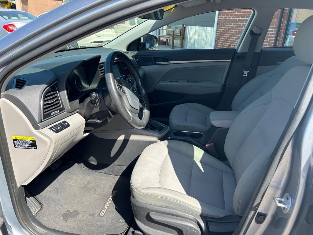 Hyundai Elantra Value Edition 6A 2017