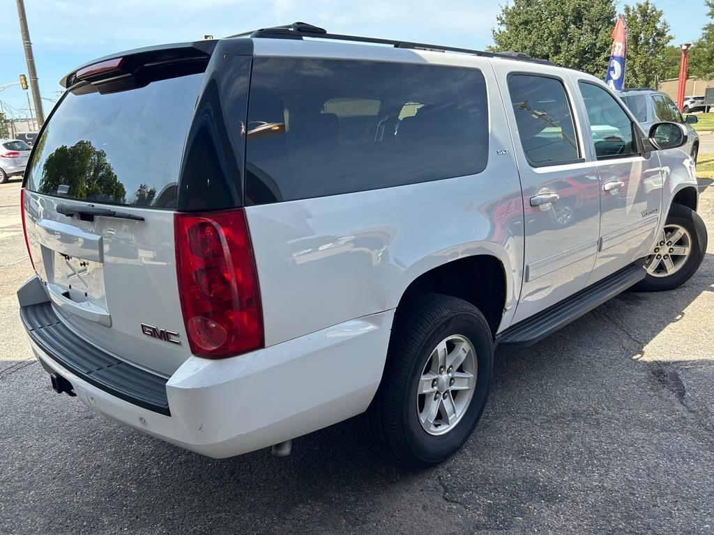 GMC Yukon XL SLT 1/2 Ton 4WD 2013