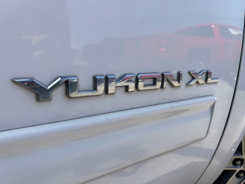 GMC Yukon XL SLT 1/2 Ton 4WD 2013