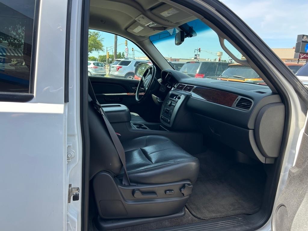 GMC Yukon XL SLT 1/2 Ton 4WD 2013