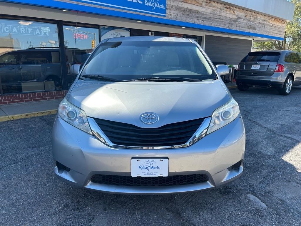 Toyota Sienna LE FWD 8-Passenger V6 2012