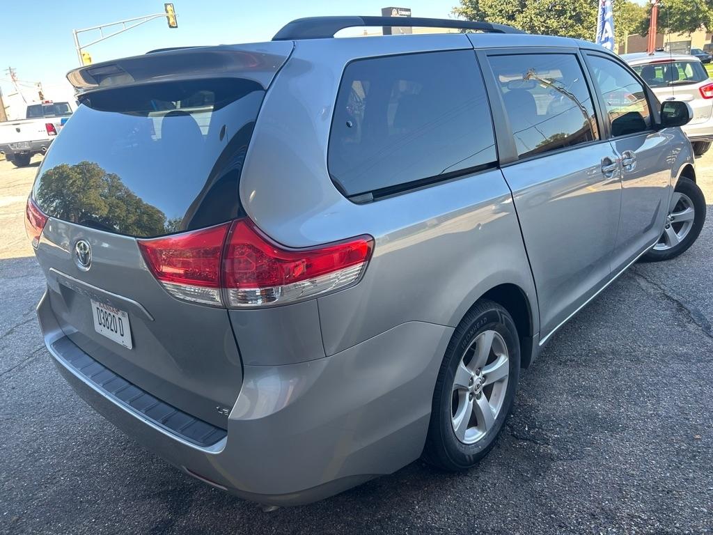 Toyota Sienna LE FWD 8-Passenger V6 2012