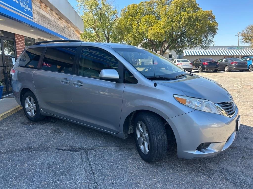Toyota Sienna LE FWD 8-Passenger V6 2012