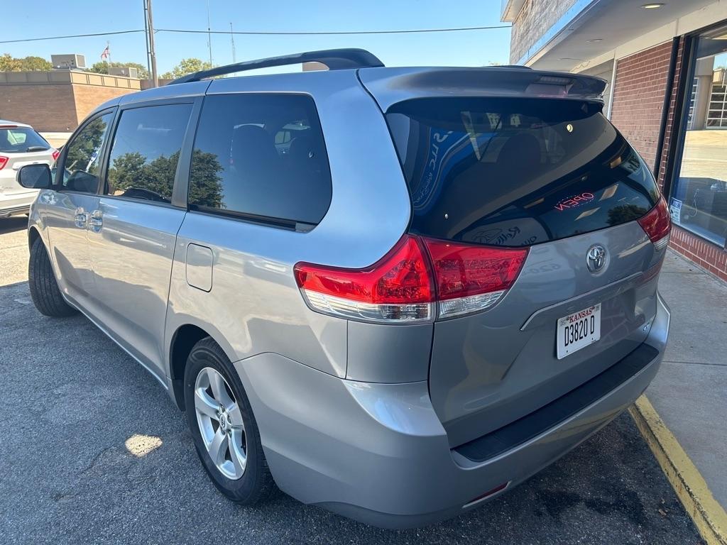 Toyota Sienna LE FWD 8-Passenger V6 2012