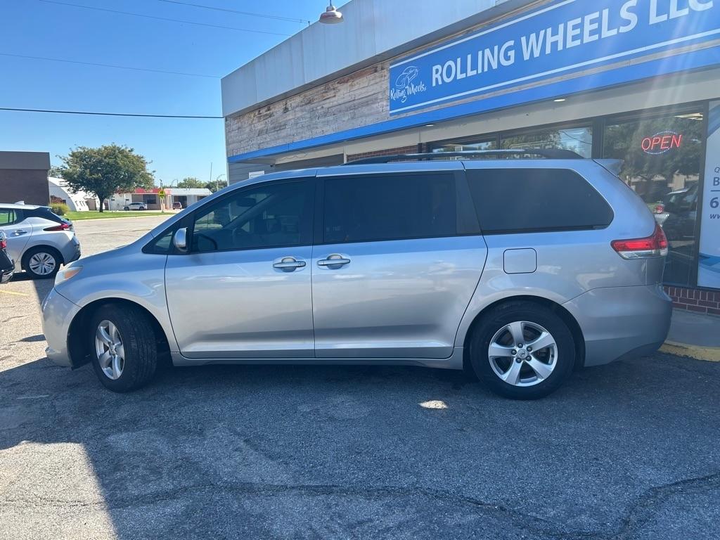 Toyota Sienna LE FWD 8-Passenger V6 2012