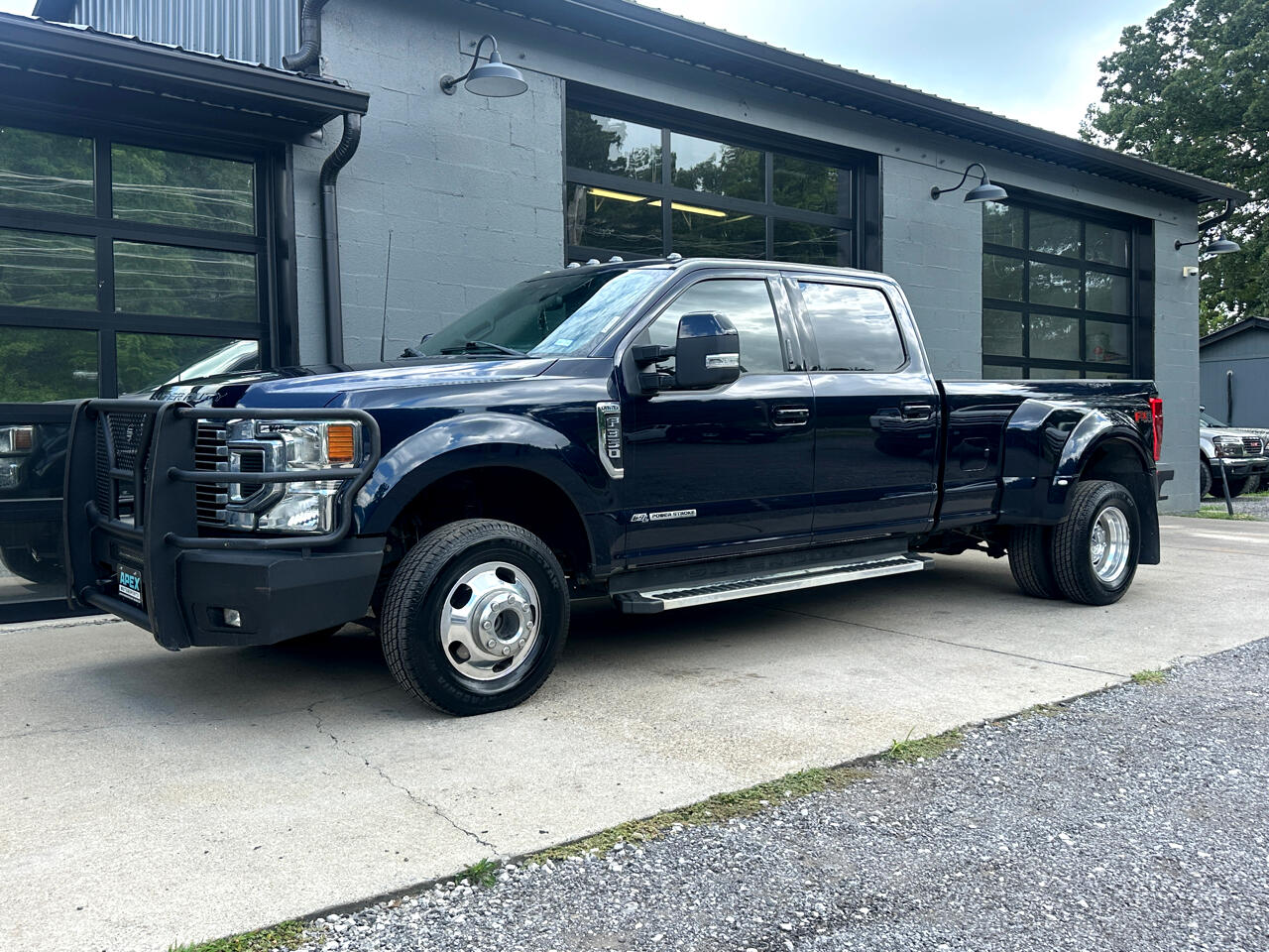 2022 Ford F-350 SD Lariat Crew Cab 4WD DRW