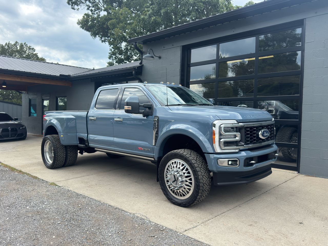 2023 Ford Super Duty F-450 DRW Limited 4WD Crew Cab 8' Box