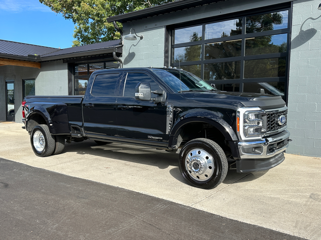 2023 Ford F-450 SD Lariat Crew Cab 4WD DRW