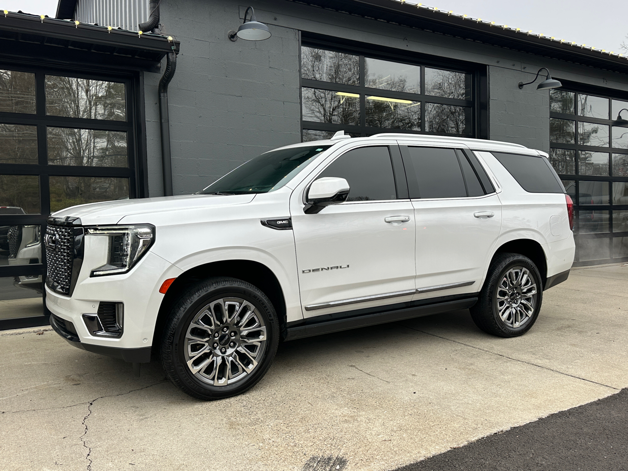 2023 GMC Yukon Denali Ultimate's photo