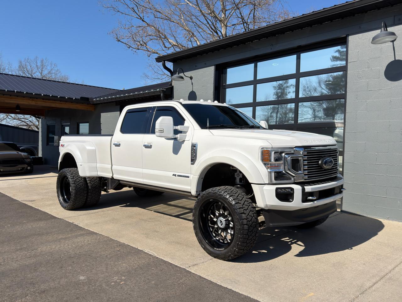 2022 Ford Super Duty F-450 DRW Limited 4WD Crew Cab 8' Box