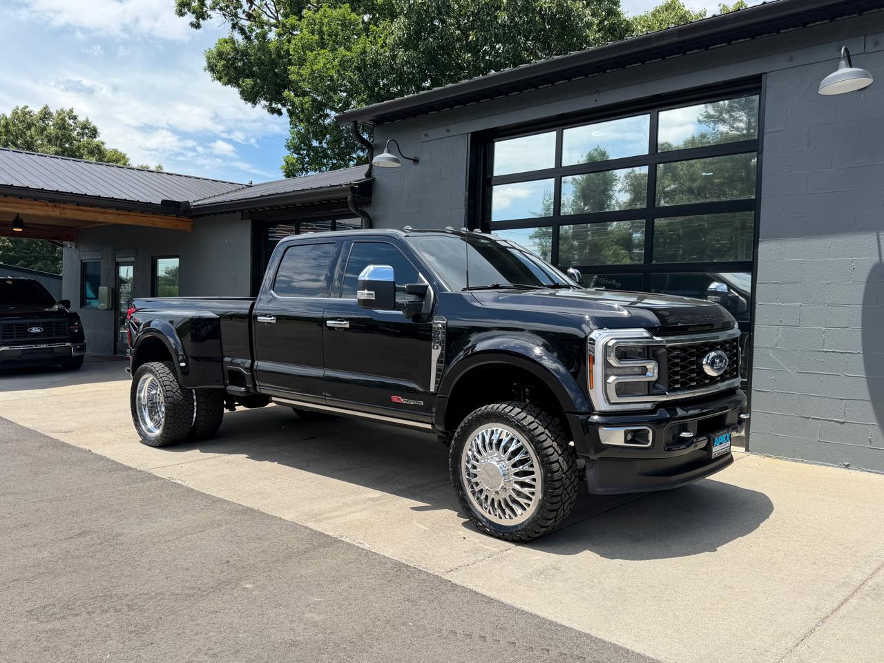 2024 Ford Super Duty F-450 DRW Platinum 4WD Crew Cab 8' Box