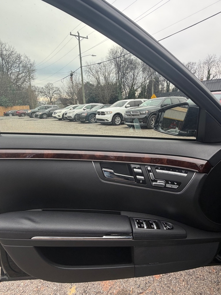 Mercedes-Benz S-Class  2011