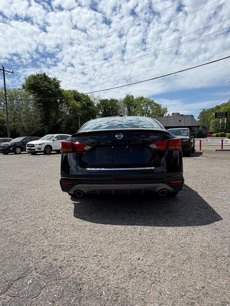Nissan Altima  2022