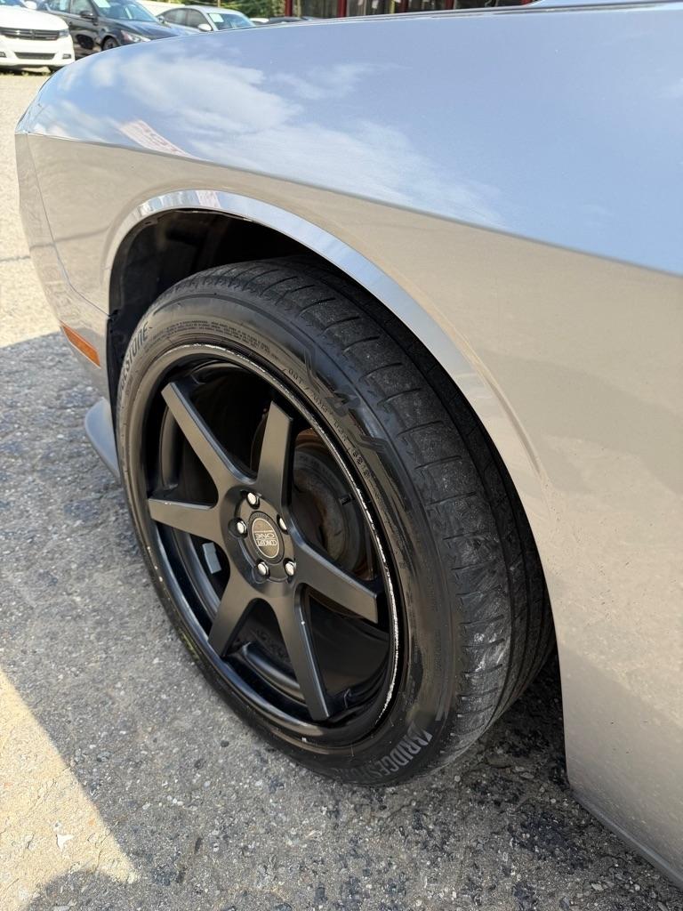 Dodge Challenger  2011