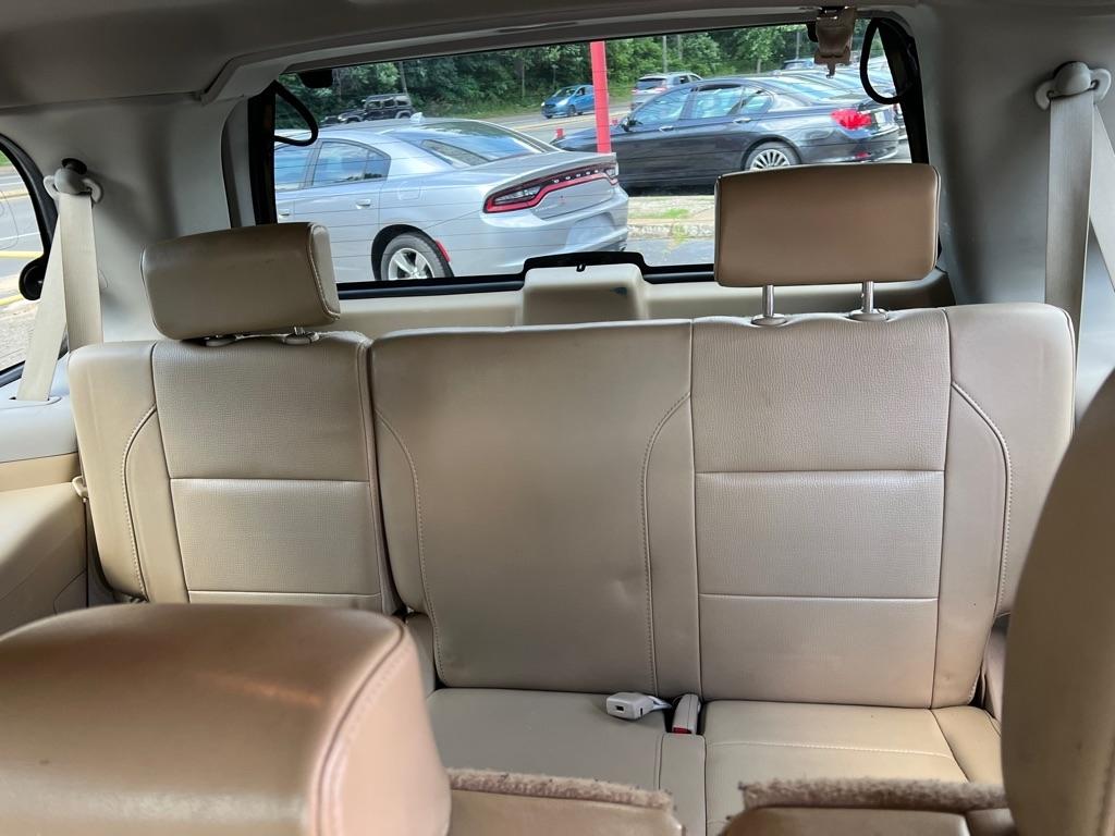 Nissan Armada  2012