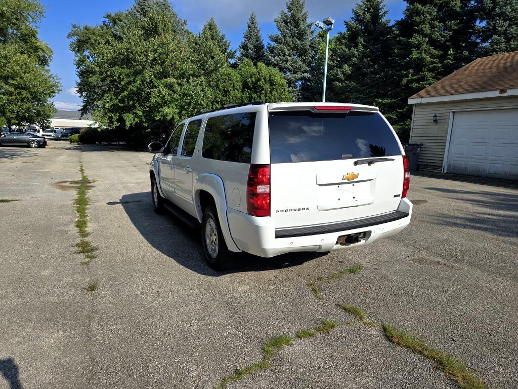 2012 Chevrolet Suburban LT 1500 photo 4